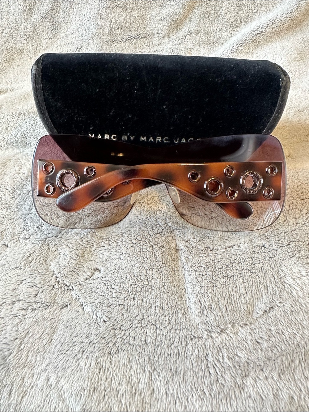 Marc by Marc Jacobs Women’s Brown Shield Sunglasses - Picture 9 of 10